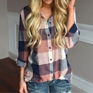 3/10$ 🌷 Forever 21 Plaid Button-Down Flannel Shirt - Pink and Navy Small